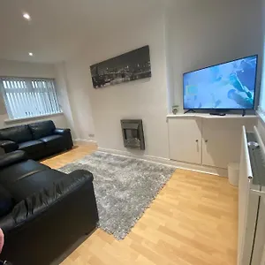 https://modern-two-bed-house.belfasthotelsireland.com