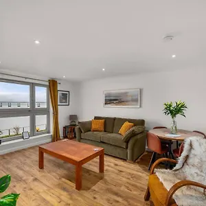Marine Parade With River View Dundee