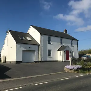 https://beautiful-modern-house-in-the-heart-of-gower.cardiffhotelswales.com